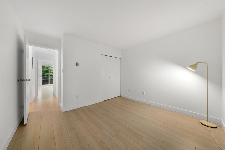 Photo 14 at 206 - 1363 Clyde Avenue, Ambleside, West Vancouver