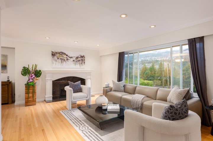 Photo 3 at 850 Jefferson Avenue, Sentinel Hill, West Vancouver
