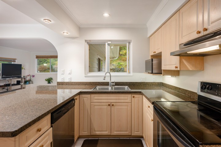 Photo 11 at 850 Jefferson Avenue, Sentinel Hill, West Vancouver