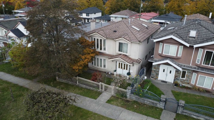Photo 2 at 3043 E 29th Avenue, Renfrew Heights, Vancouver East