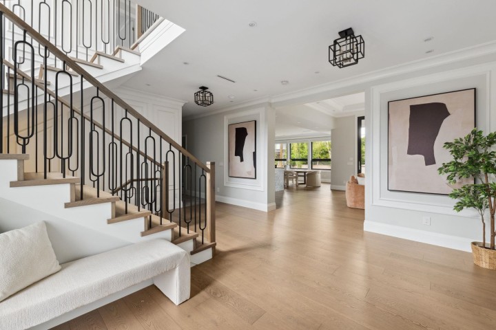 Photo 2 at 939 Forest Hills Drive, Edgemont, North Vancouver