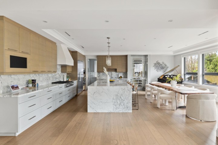 Photo 6 at 939 Forest Hills Drive, Edgemont, North Vancouver