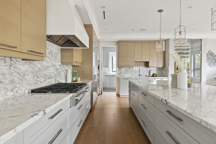 Photo 12 at 939 Forest Hills Drive, Edgemont, North Vancouver