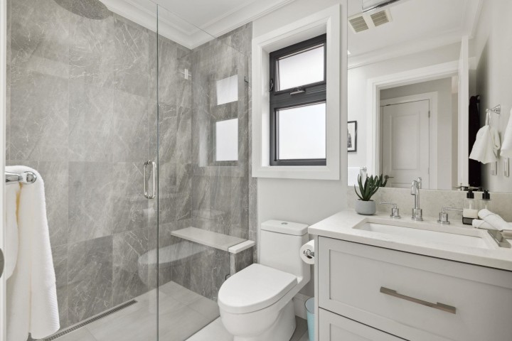 Photo 32 at 939 Forest Hills Drive, Edgemont, North Vancouver