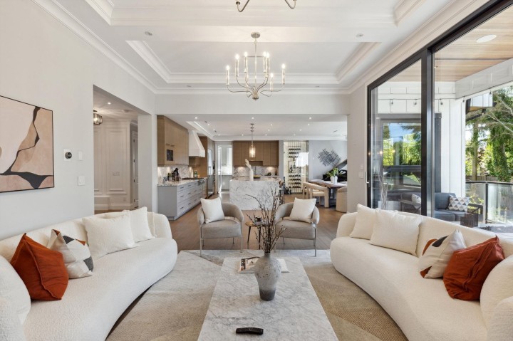 Photo 5 at 939 Forest Hills Drive, Edgemont, North Vancouver