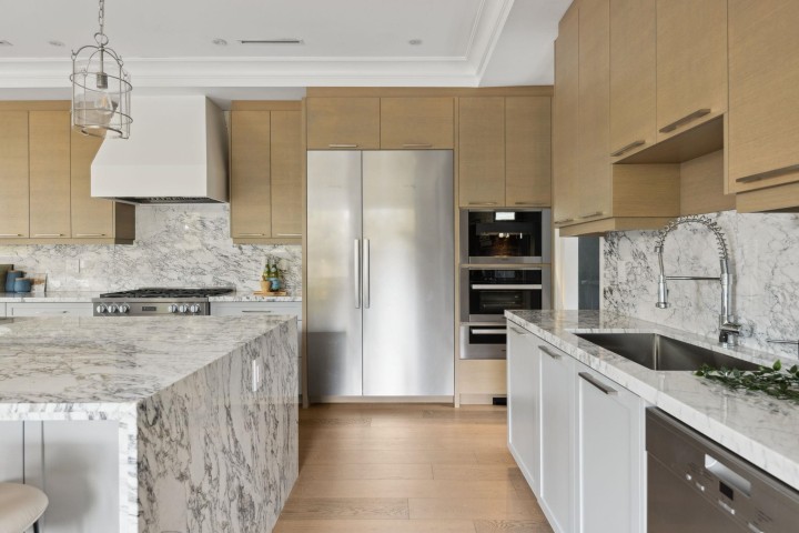 Photo 10 at 939 Forest Hills Drive, Edgemont, North Vancouver