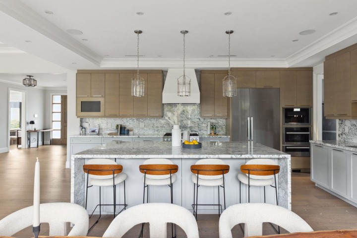 Photo 11 at 939 Forest Hills Drive, Edgemont, North Vancouver