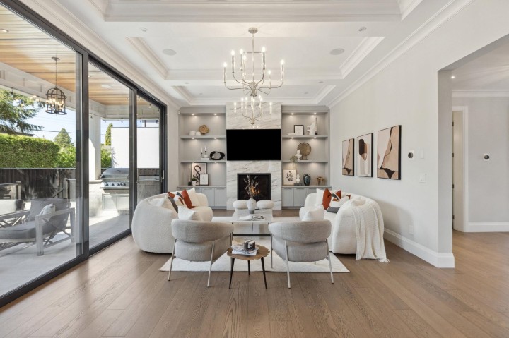 Photo 4 at 939 Forest Hills Drive, Edgemont, North Vancouver