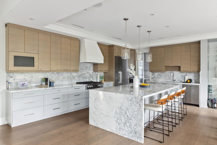 Photo 8 at 939 Forest Hills Drive, Edgemont, North Vancouver