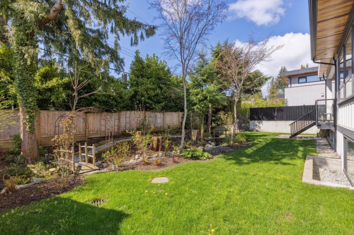 Photo 21 at 939 Forest Hills Drive, Edgemont, North Vancouver