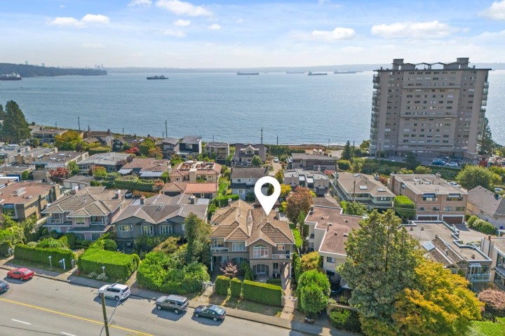 Photo 3 at 2362 Marine Drive, Dundarave, West Vancouver