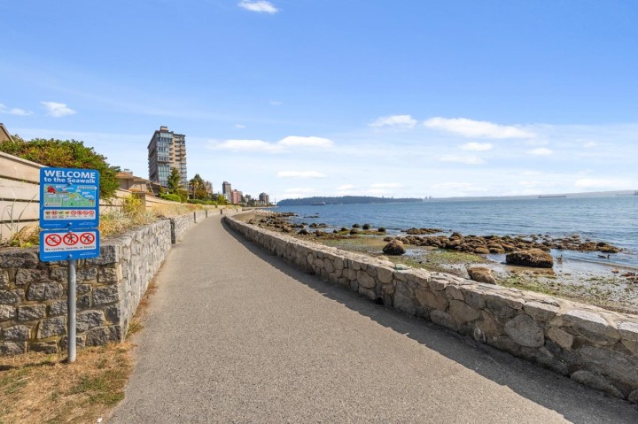 Photo 33 at 2362 Marine Drive, Dundarave, West Vancouver