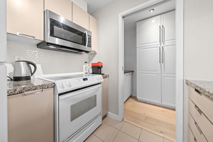 Photo 16 at 305 - 1082 Seymour Street, Downtown VW, Vancouver West