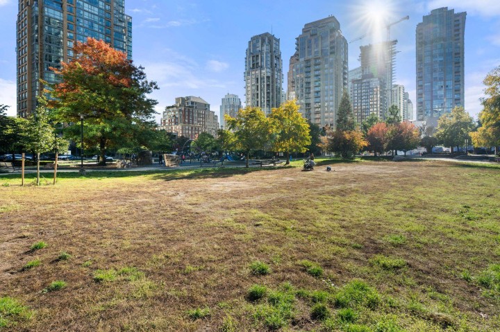 Photo 33 at 305 - 1082 Seymour Street, Downtown VW, Vancouver West