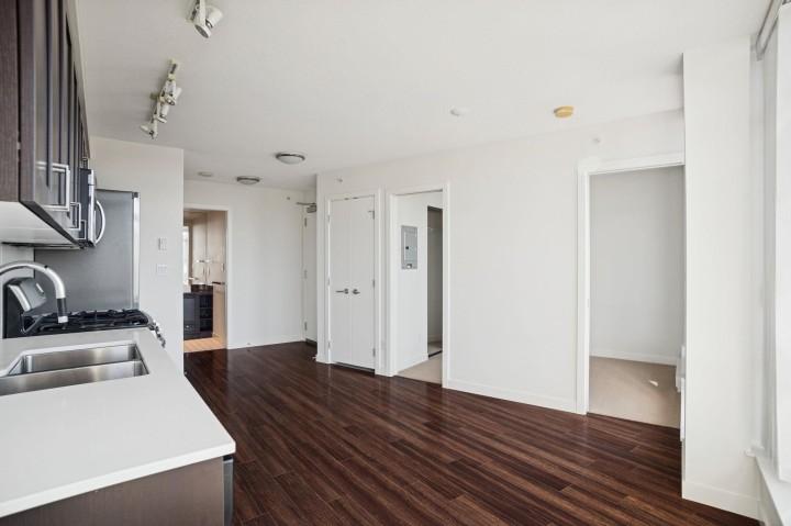 Photo 5 at 1010 - 4815 Eldorado Mews, Collingwood VE, Vancouver East