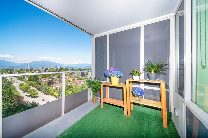 Photo 2 at 1703 - 5515 Boundary Road, Collingwood VE, Vancouver East