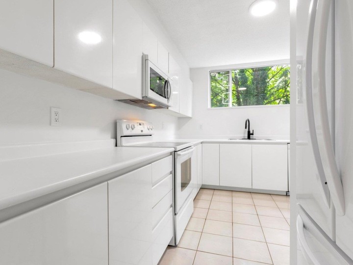 Photo 6 at 307 - 3061 E Kent Avenue North, South Marine, Vancouver East