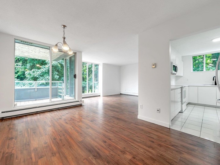 Photo 13 at 307 - 3061 E Kent Avenue North, South Marine, Vancouver East