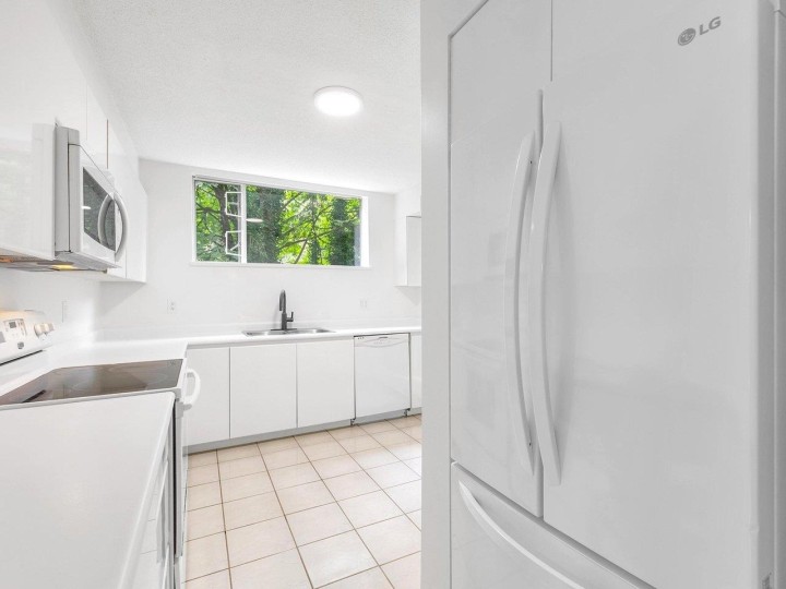 Photo 7 at 307 - 3061 E Kent Avenue North, South Marine, Vancouver East