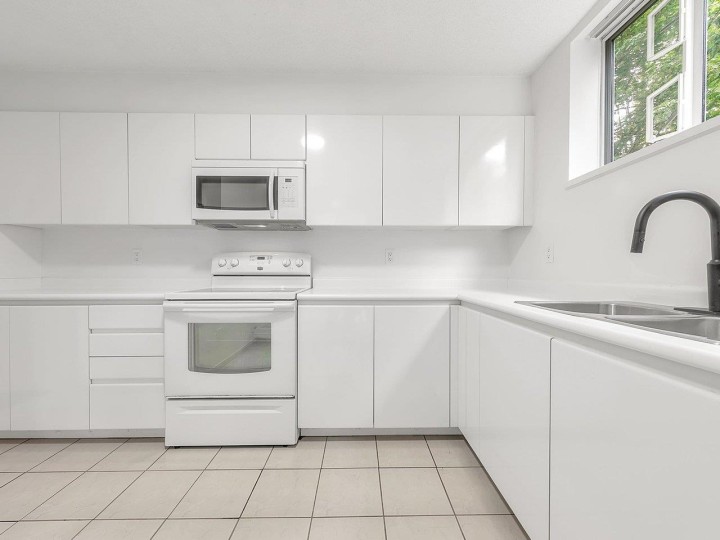 Photo 5 at 307 - 3061 E Kent Avenue North, South Marine, Vancouver East