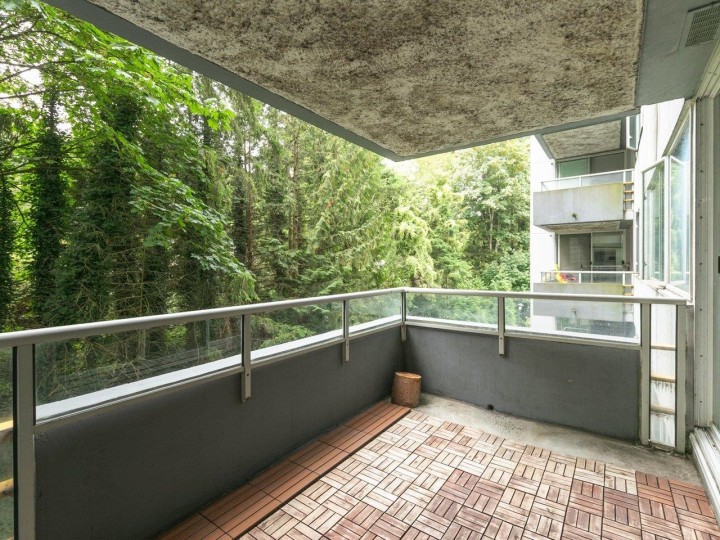 Photo 9 at 307 - 3061 E Kent Avenue North, South Marine, Vancouver East