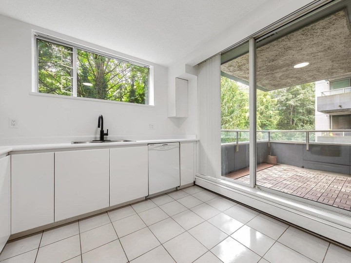 Photo 8 at 307 - 3061 E Kent Avenue North, South Marine, Vancouver East