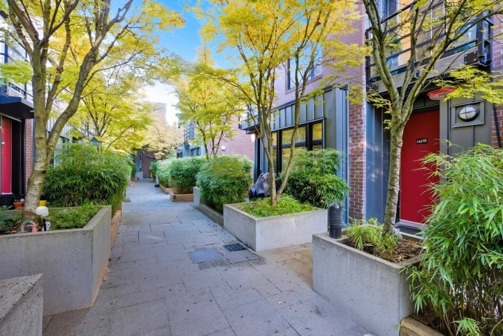 Photo 2 at 2761 Guelph Street, Mount Pleasant VE, Vancouver East