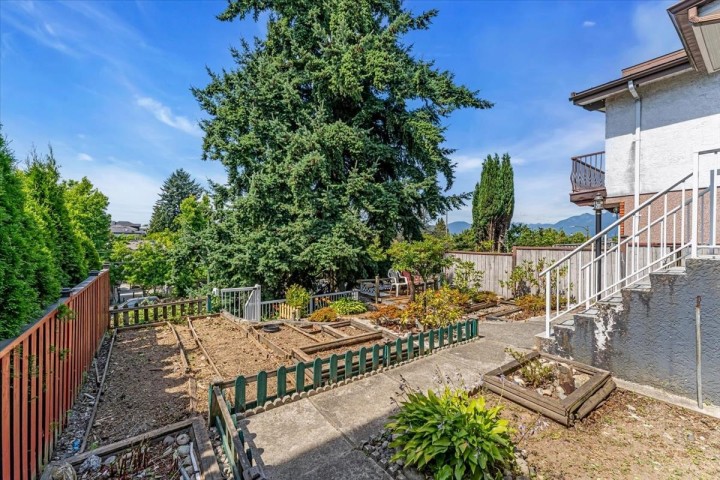 Photo 2 at 2168 Renfrew Street, Renfrew VE, Vancouver East