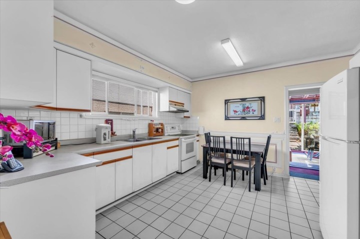 Photo 10 at 2168 Renfrew Street, Renfrew VE, Vancouver East