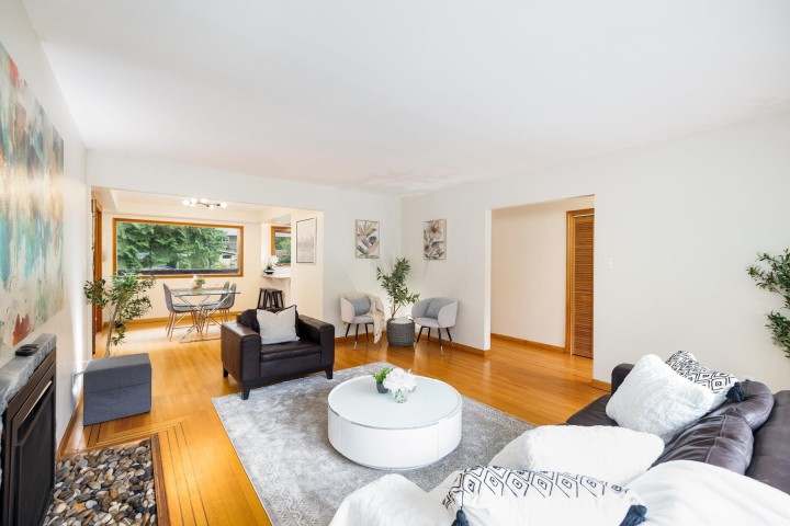 Photo 6 at 1561 Merlynn Crescent, Westlynn, North Vancouver