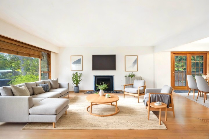 Photo 1 at 1561 Merlynn Crescent, Westlynn, North Vancouver