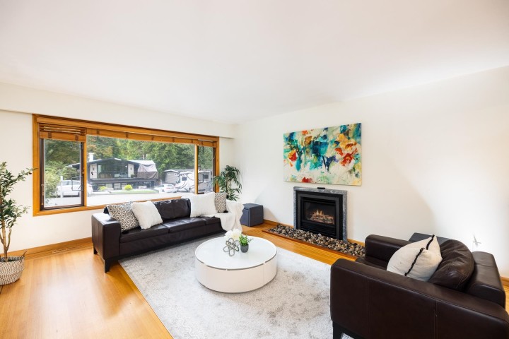 Photo 5 at 1561 Merlynn Crescent, Westlynn, North Vancouver