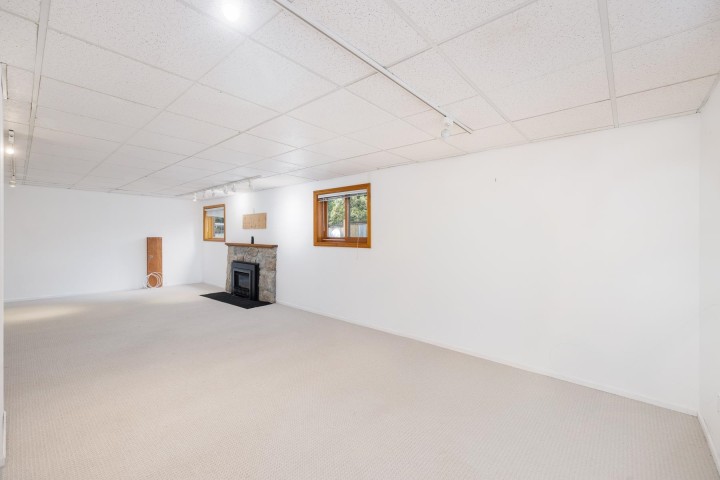 Photo 20 at 1561 Merlynn Crescent, Westlynn, North Vancouver