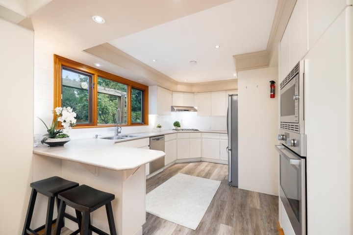 Photo 9 at 1561 Merlynn Crescent, Westlynn, North Vancouver