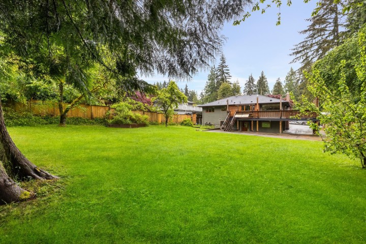 Photo 34 at 1561 Merlynn Crescent, Westlynn, North Vancouver