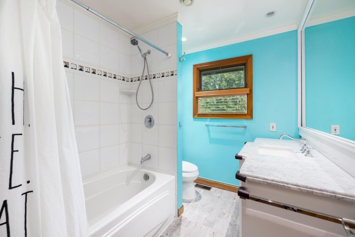 Photo 18 at 1561 Merlynn Crescent, Westlynn, North Vancouver