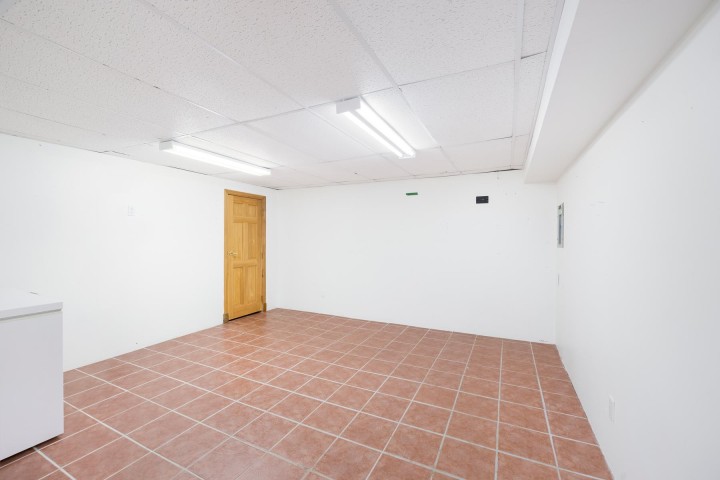 Photo 31 at 1561 Merlynn Crescent, Westlynn, North Vancouver