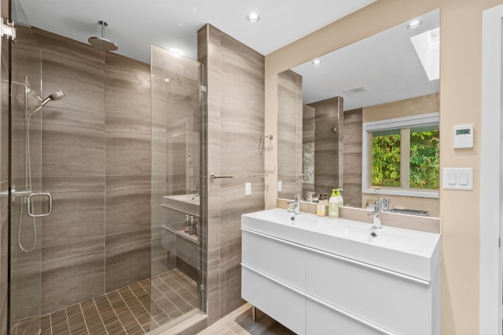 Photo 8 at 4579 Woodgreen Court, Cypress Park Estates, West Vancouver