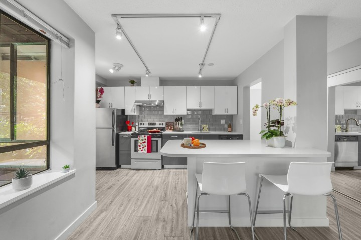 Photo 3 at 104 - 2920 Ash Street, Fairview VW, Vancouver West