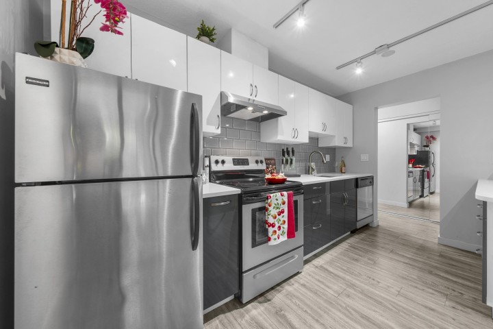 Photo 5 at 104 - 2920 Ash Street, Fairview VW, Vancouver West