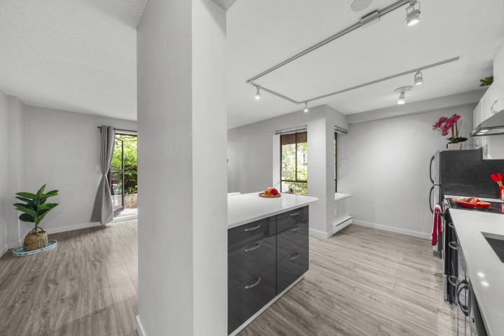 Photo 9 at 104 - 2920 Ash Street, Fairview VW, Vancouver West