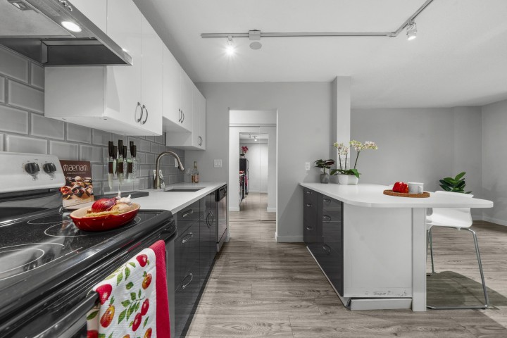 Photo 4 at 104 - 2920 Ash Street, Fairview VW, Vancouver West