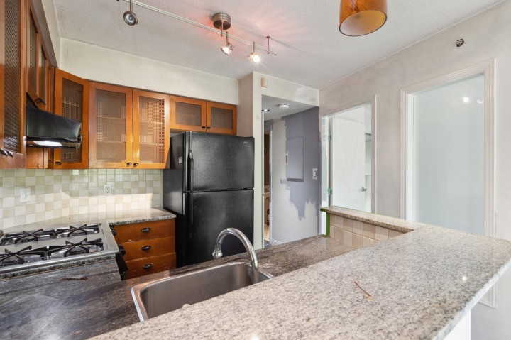 Photo 11 at 301 - 55 Alexander Street, Downtown VE, Vancouver East