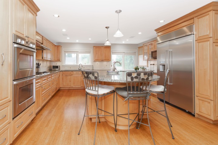 Photo 3 at 1170 Kendal Place, Edgemont, North Vancouver