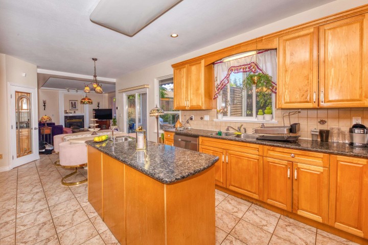 Photo 5 at 826 E 13th Street, Boulevard, North Vancouver