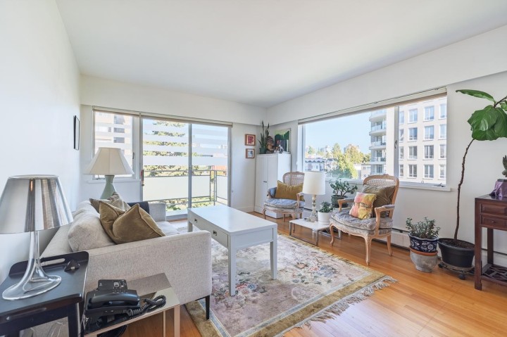 Photo 2 at 506 - 2409 W 43rd Avenue, Kerrisdale, Vancouver West