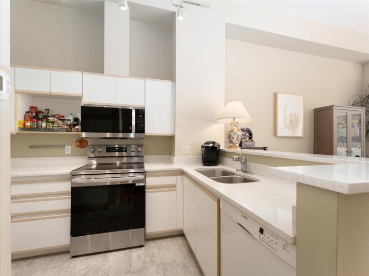 Photo 12 at 5 - 3588 Whitney Place, Champlain Heights, Vancouver East