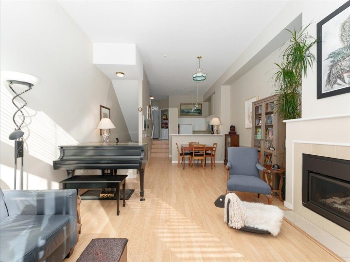 Photo 7 at 5 - 3588 Whitney Place, Champlain Heights, Vancouver East