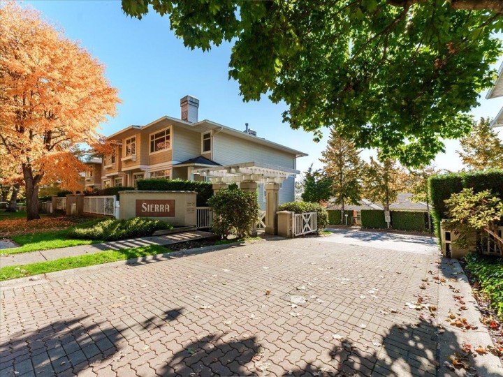 Photo 1 at 5 - 3588 Whitney Place, Champlain Heights, Vancouver East