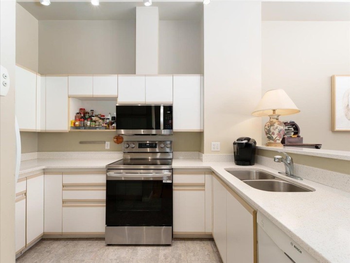 Photo 11 at 5 - 3588 Whitney Place, Champlain Heights, Vancouver East